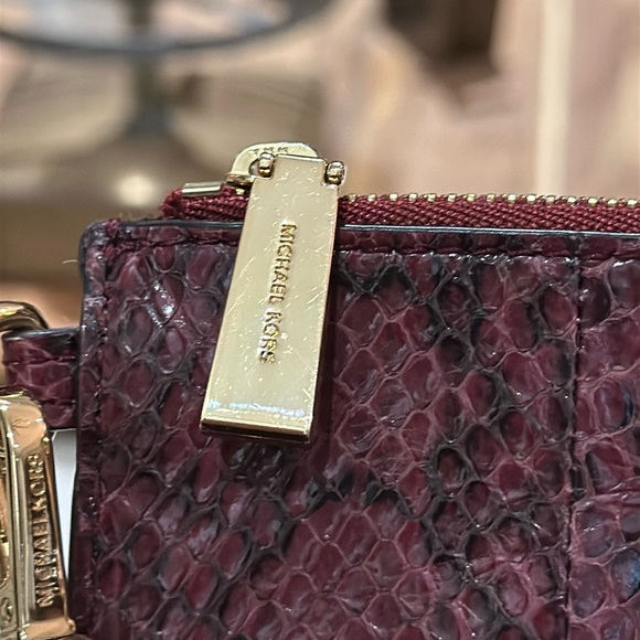Authentic MICHAEL Michael Kors Genuine Snakeskin Clutch/Wristlet, EUC - Picture 10 of 16